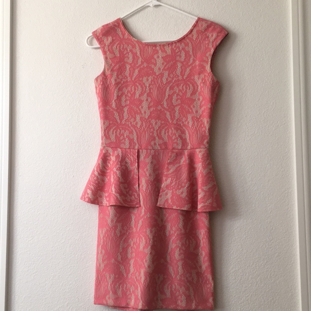 Clearance!! Make any offer! J
. EXCELLENT CONDITION Pretty in pink dress!